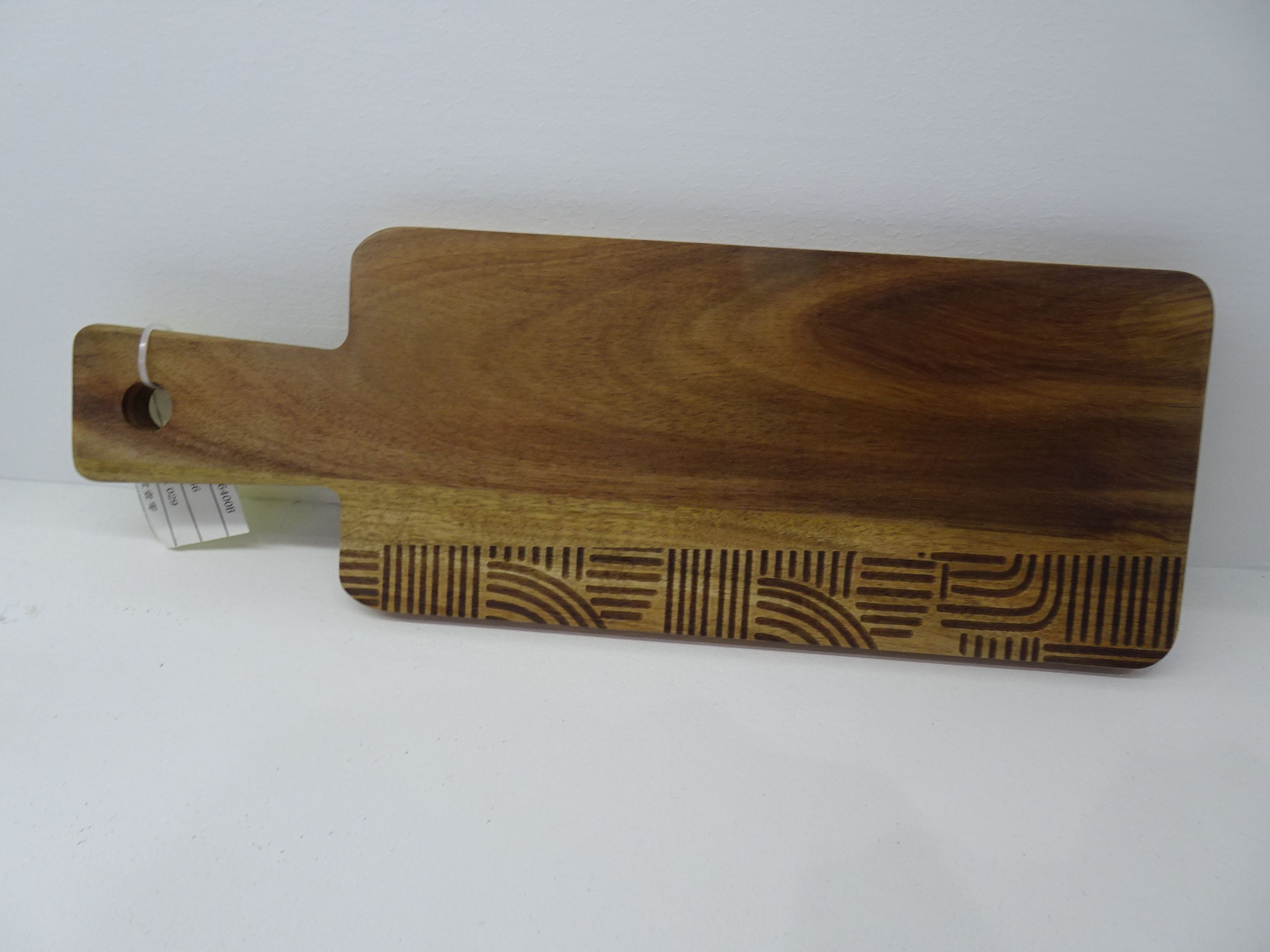 PLANCHE A DECOUPER EN ACACIA 12X34.4CM