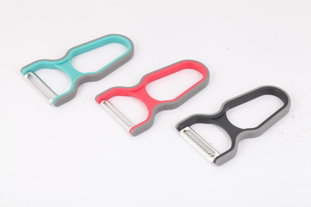 SET DE 3 EPLUCHEURS EMPILABLES