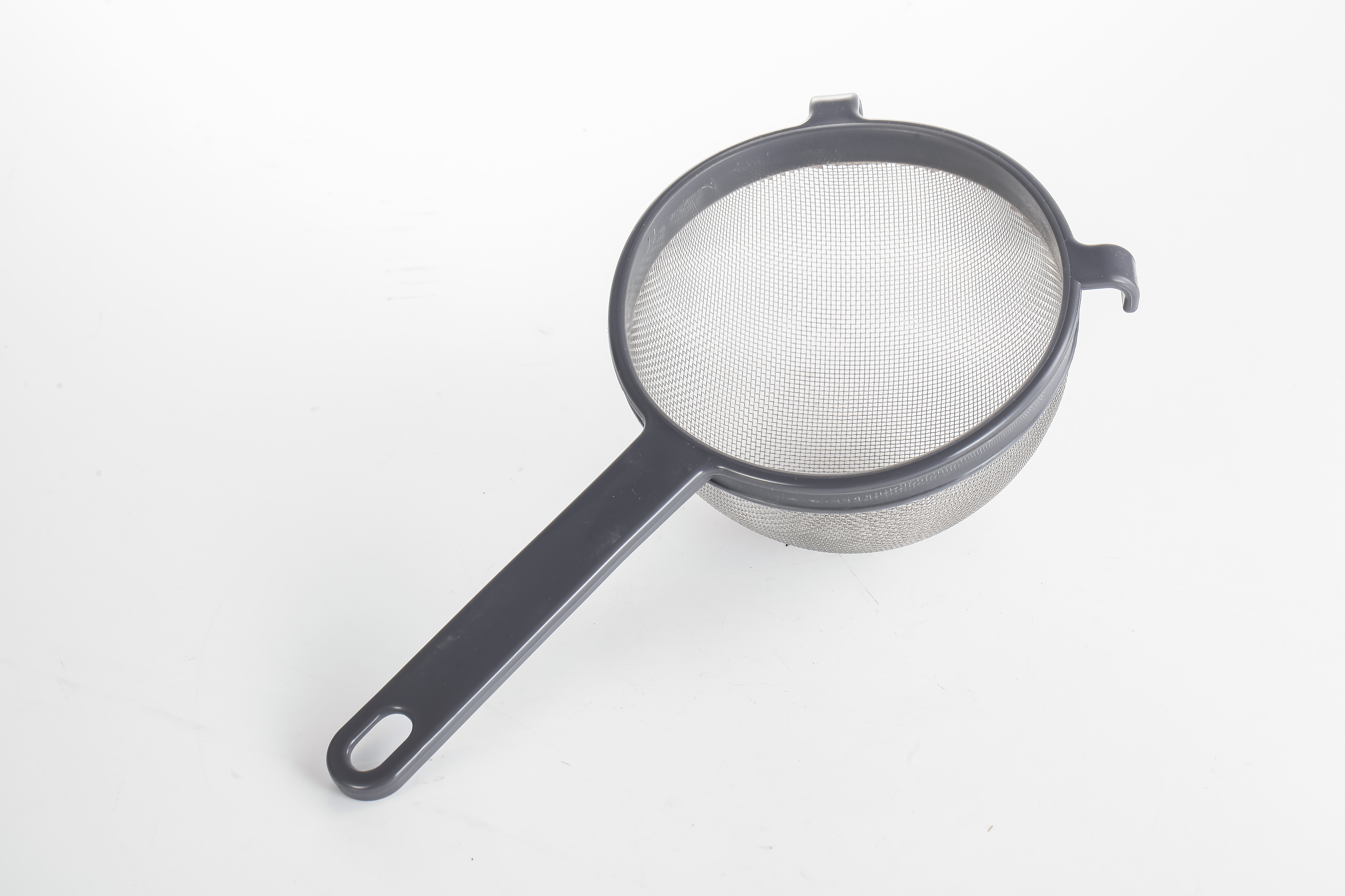 PASSOIRE 18 CM AVEC POIGNEE