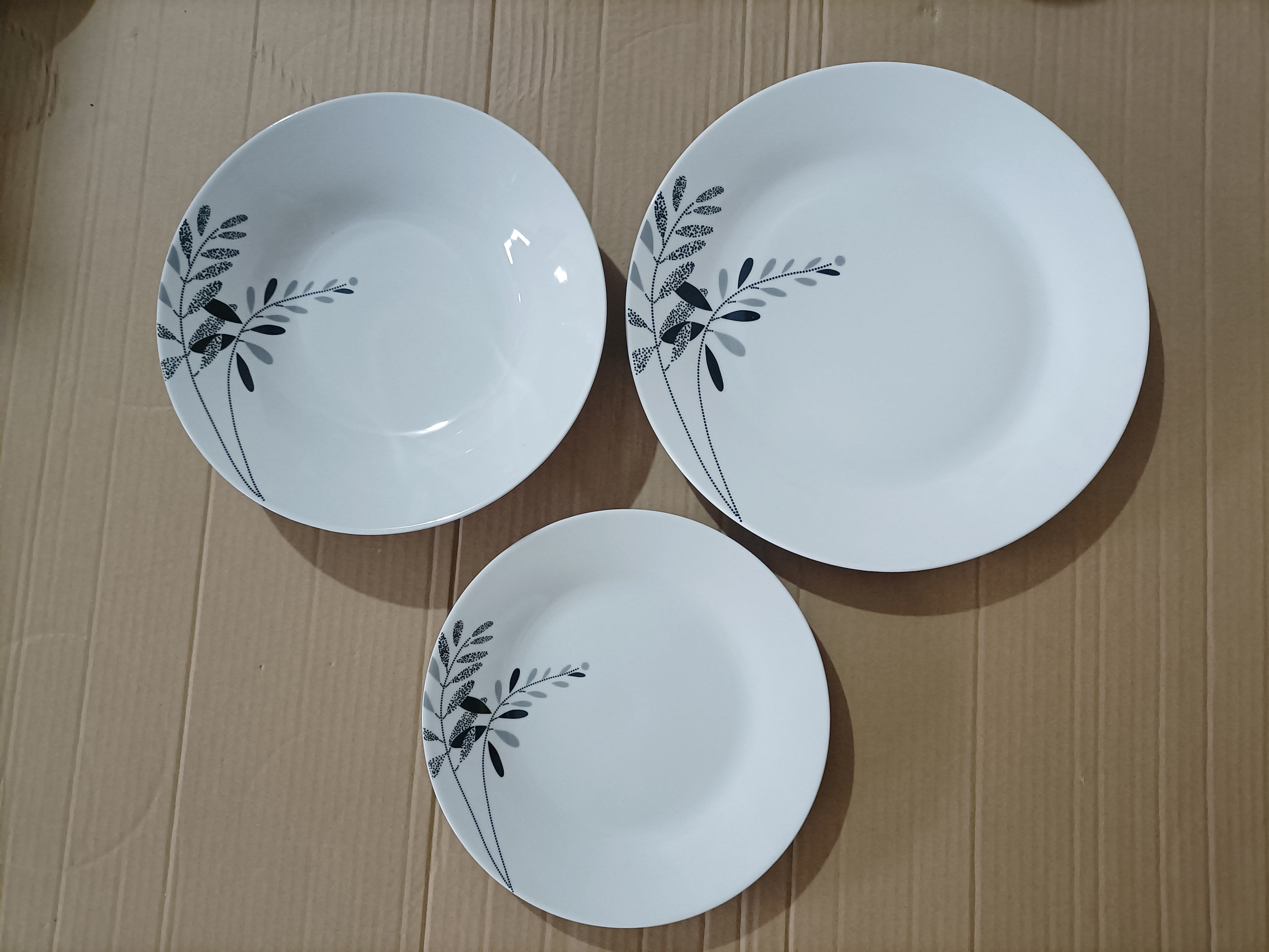 ROND SERVIES 12 STUKS "LEILA"