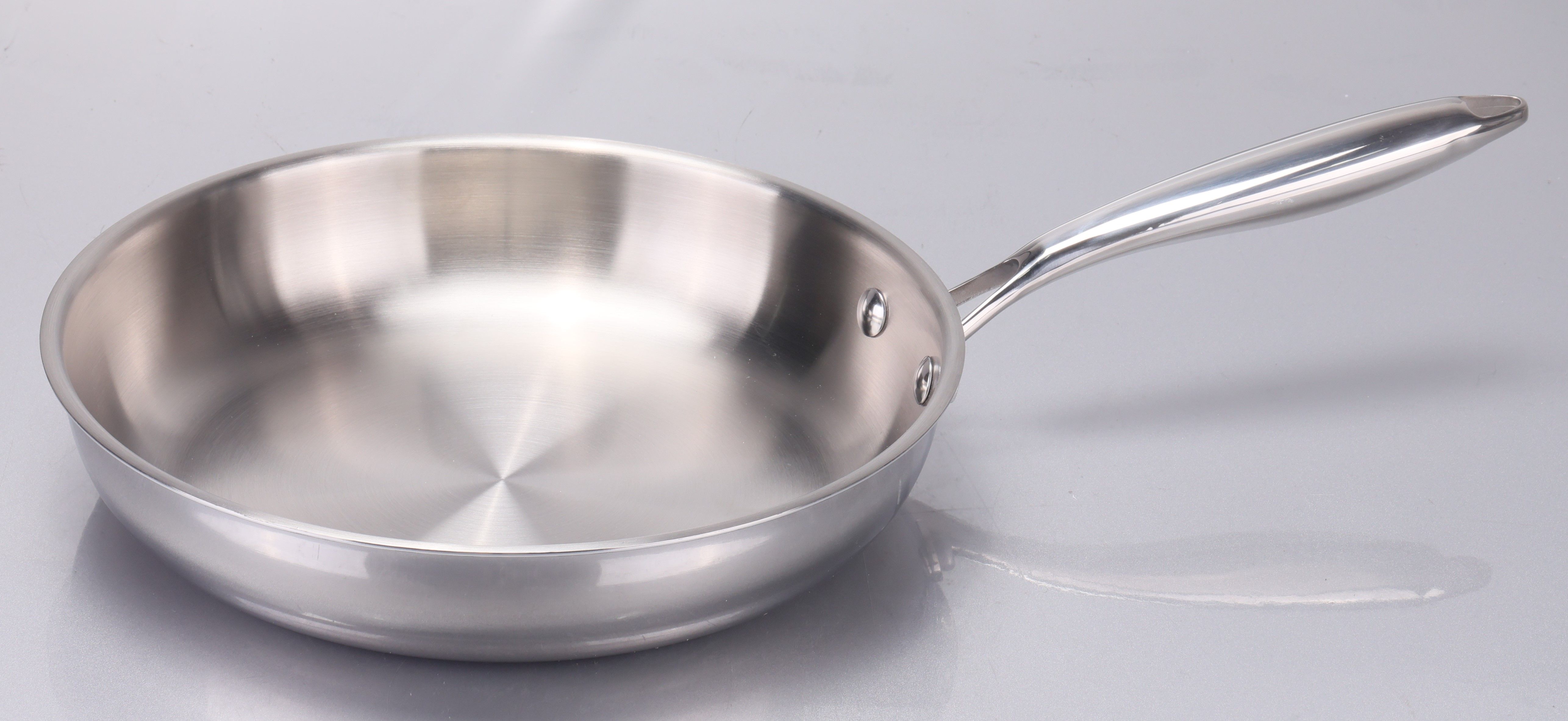 ROESTVRIJSTALEN BRAADPAN DIA.20CM H.4,5C