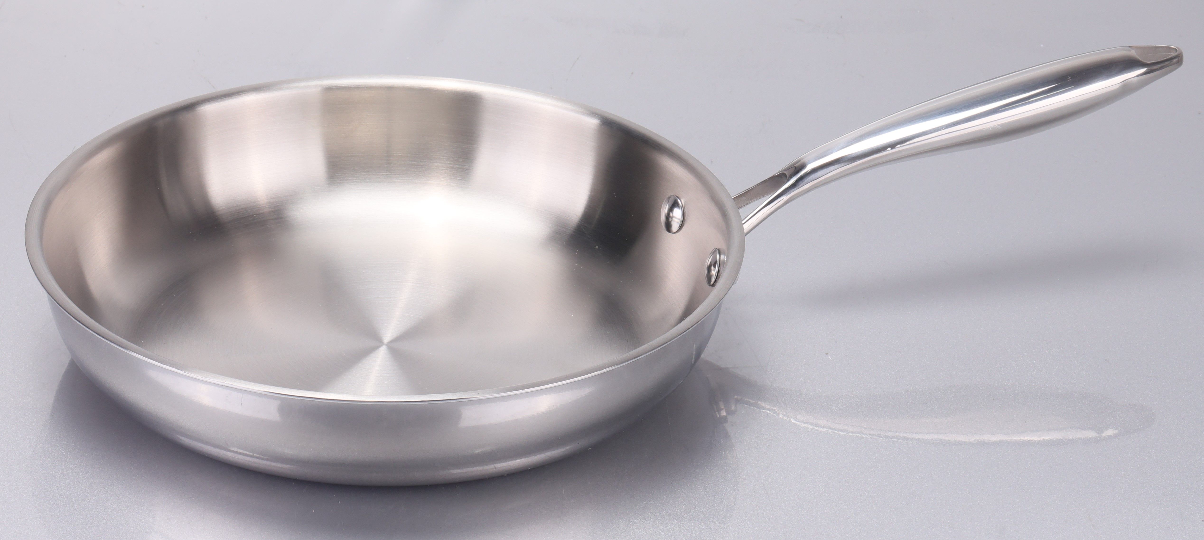 ROESTVRIJSTALEN BRAADPAN DIA.28CM H.6CM