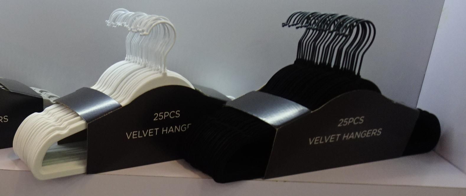 SET DE 25 CINTRES EN VELOURS